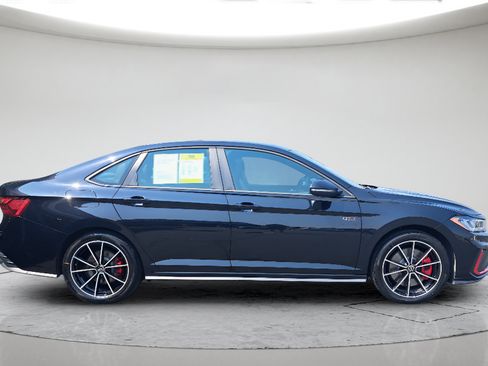 Used 2025 Volkswagen Jetta GLI Autobahn FWD image 17