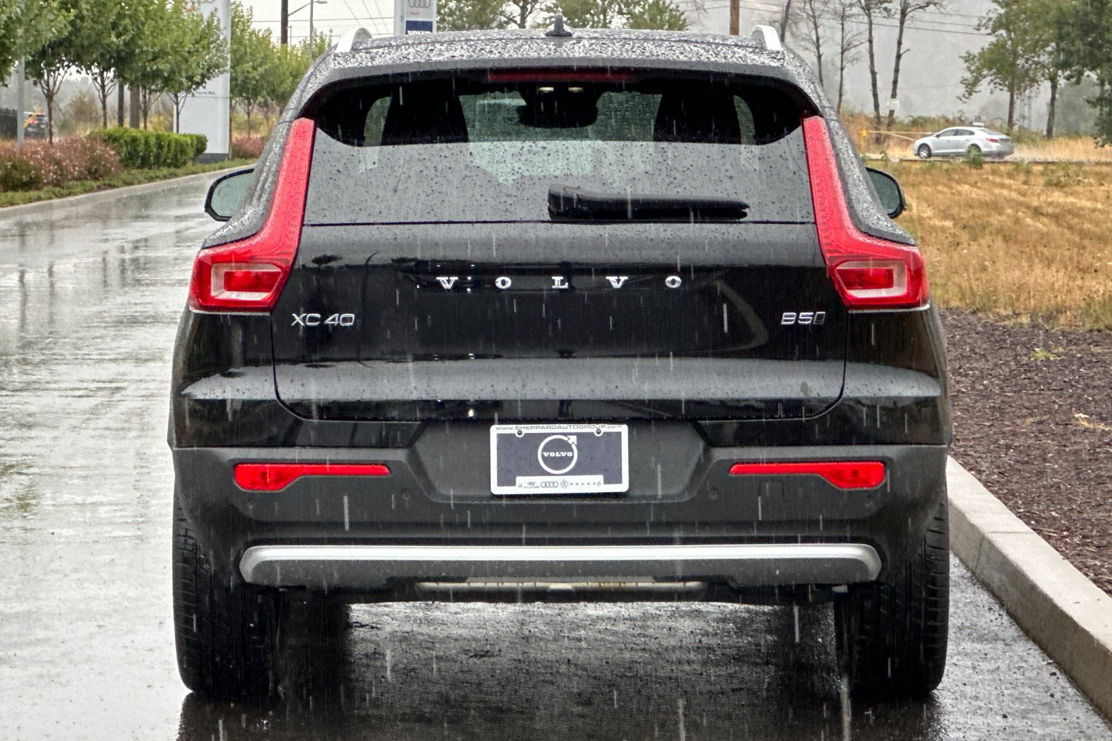 Used 2025 Volvo XC40 B5 Core AWD/4WD image 4