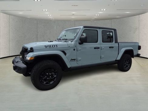 Used 2023 Jeep Gladiator Sport AWD/4WD image 9