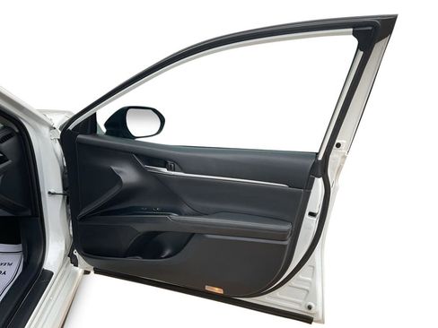 Used 2020 Toyota Camry XSE image 7