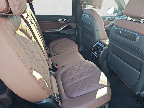 Used 2025 BMW X7 xDrive40i w/ M Sport Package image 11