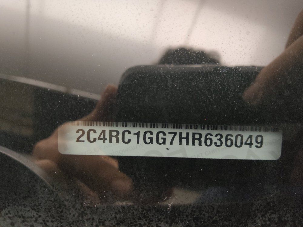 Used 2017 Chrysler Pacifica Limited FWD image 33