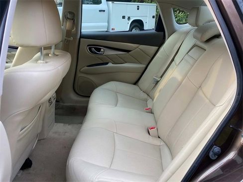 Used 2015 INFINITI Q70 3.7 image 9