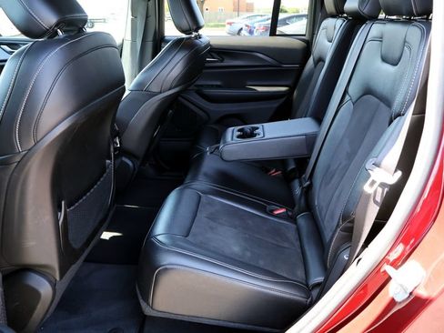 Used 2024 Jeep Grand Cherokee Altitude RWD image 23