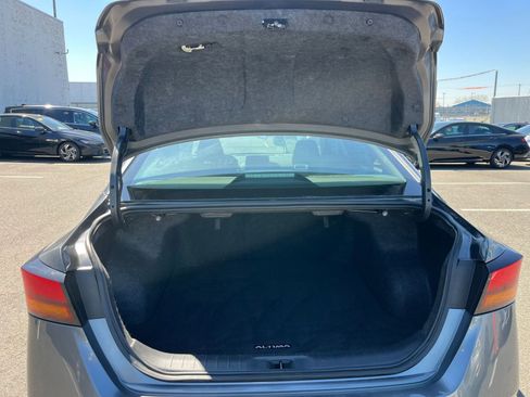 Used 2025 Nissan Altima 2.5 SV image 32
