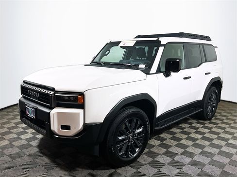 Certified 2025 Toyota Land Cruiser image 4