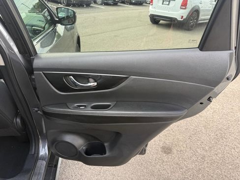 Used 2017 Nissan Rogue SV w/ Midnight Edition AWD/4WD image 15