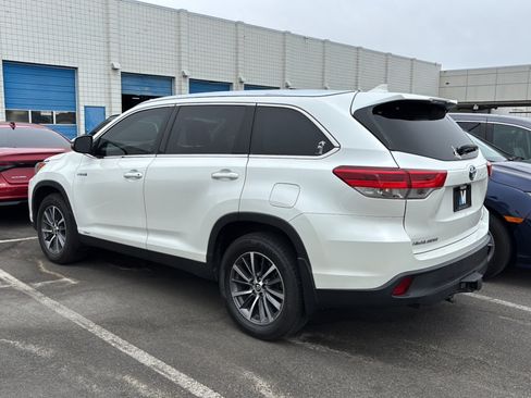 Used 2019 Toyota Highlander XLE AWD/4WD image 4