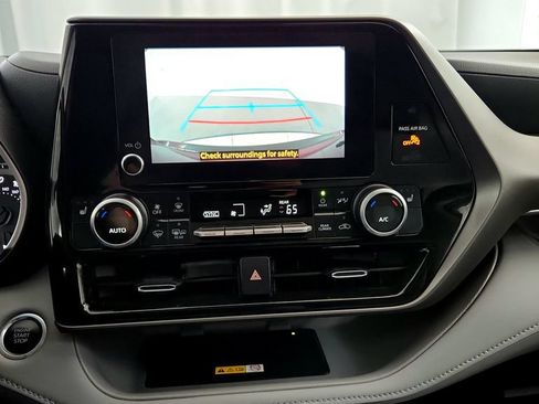 Certified 2024 Toyota Highlander XLE AWD/4WD image 33