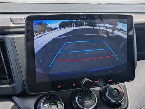 Used 2018 Toyota RAV4 LE FWD image 14