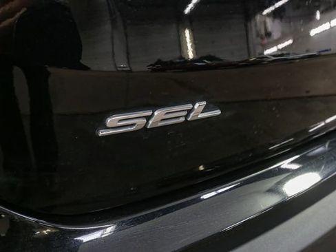 Used 2023 Ford Edge SEL w/ Convenience Package image 9