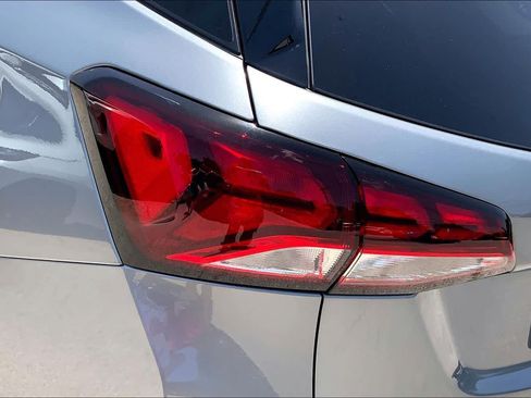 Used 2023 Chevrolet Equinox LT FWD image 28