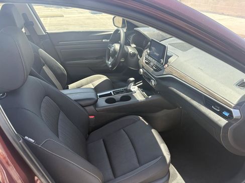 Used 2025 Nissan Altima 2.5 SV FWD image 17