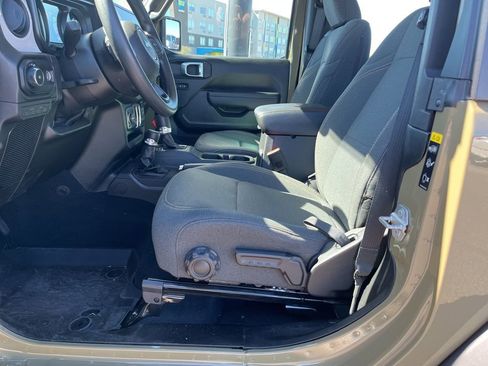 Used 2025 Jeep Wrangler Sport image 30