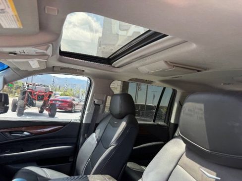 Used 2016 Cadillac Escalade Luxury AWD/4WD image 25