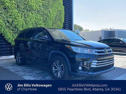 Used 2019 Toyota Highlander XLE AWD/4WD image 1