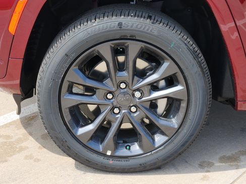 New 2026 Jeep Grand Cherokee L Limited AWD/4WD image 9
