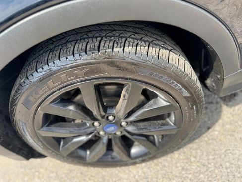 Used 2018 Ford Escape SE w/ SE Sport Appearance Package image 23