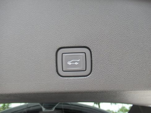 Certified 2025 Cadillac XT6 Sport w/ Platinum Package AWD/4WD image 37