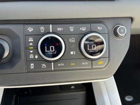 Certified 2025 Land Rover Defender 110 X-Dynamic SE image 26