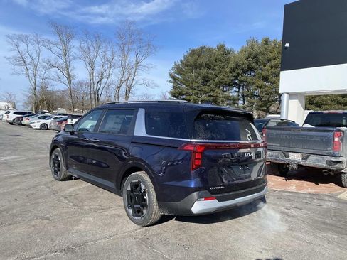 New 2026 Kia Carnival EX image 3