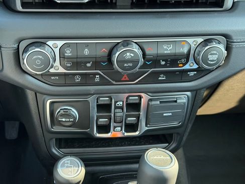 New 2026 Jeep Gladiator Sport AWD/4WD image 14