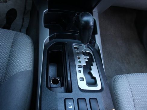 Used 2005 Toyota 4Runner SR5 AWD/4WD image 8