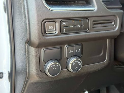 Used 2023 Chevrolet Suburban Premier RWD image 25