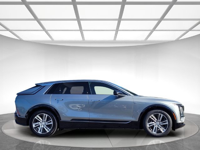 Certified 2024 Cadillac Lyriq Tech RWD image 3