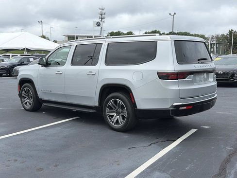 Used 2024 Jeep Wagoneer L Series II w/ Flexible Seating Group AWD/4WD image 5