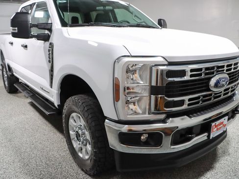Used 2024 Ford F250 XLT w/ FX4 Off-Road Package AWD/4WD image 5