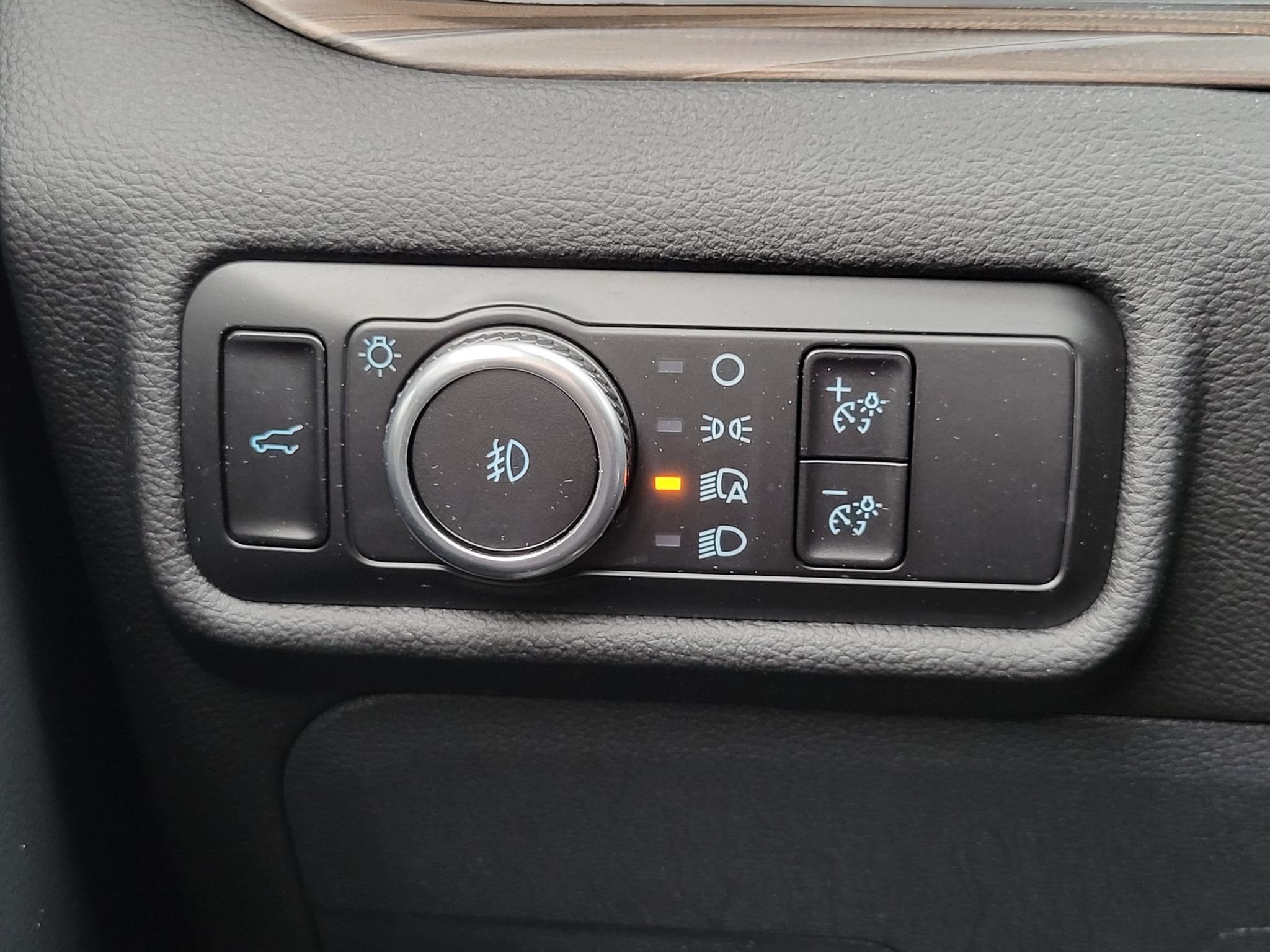 Certified 2023 Ford Explorer Limited w/ Limited Technology Package AWD/4WD image 15