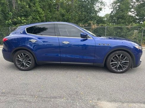 Used 2018 Maserati Levante AWD/4WD image 4