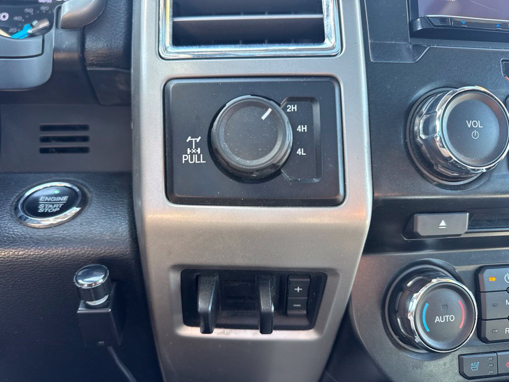 Used 2017 Ford F250 Lariat w/ Lariat Ultimate Package AWD/4WD image 9