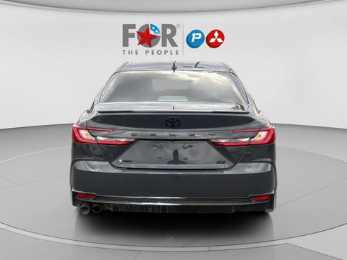 Used 2025 Toyota Camry SE image 4