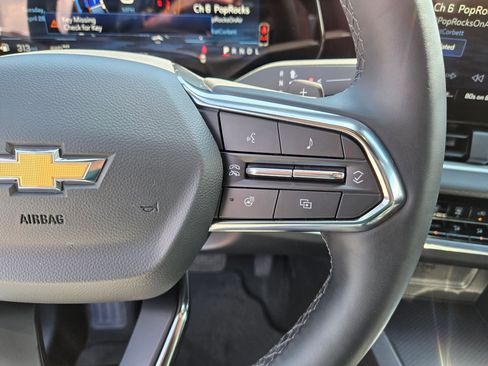 Used 2026 Chevrolet Equinox LT AWD/4WD image 18