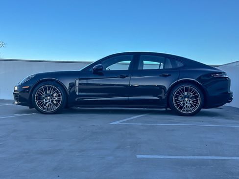 Used 2022 Porsche Panamera Platinum Edition image 2