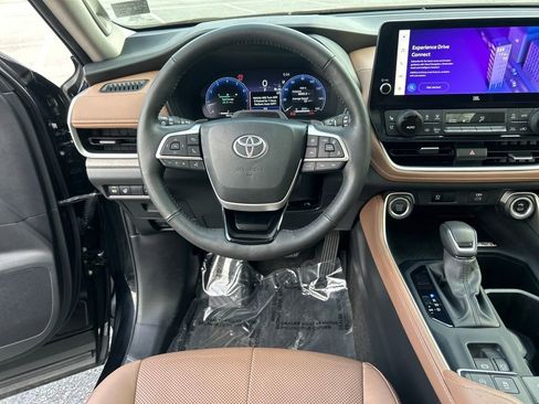 Certified 2024 Toyota Grand Highlander Platinum image 21