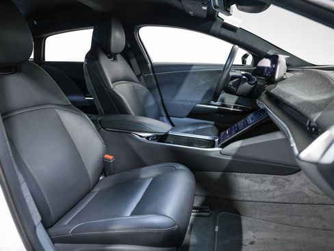 Used 2024 Lucid Air Pure image 19