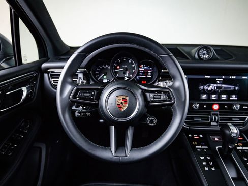 Certified 2026 Porsche Macan image 26