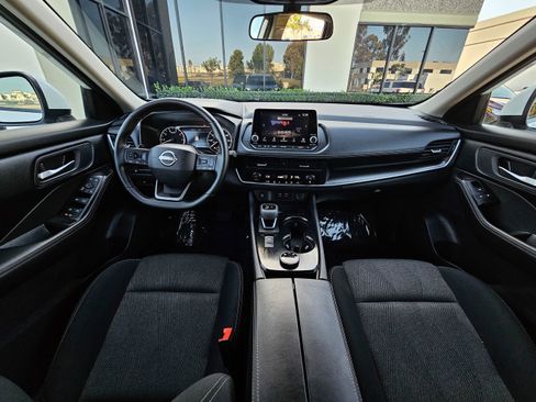 Used 2025 Nissan Rogue SV image 20