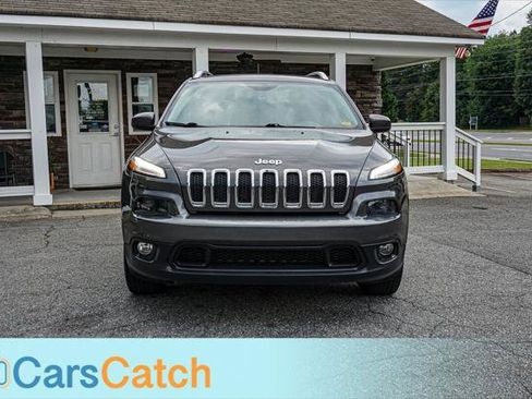 Used 2017 Jeep Cherokee Latitude w/ Cold Weather Group AWD/4WD image 11