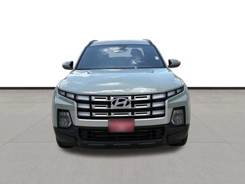 Used 2025 Hyundai Santa Cruz SEL FWD image 2