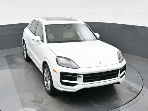 New 2026 Porsche Cayenne image 32