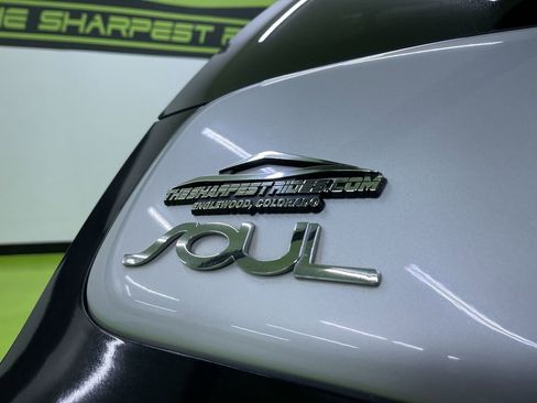 Used 2016 Kia Soul EV + w/ Sun & Fun Package image 14