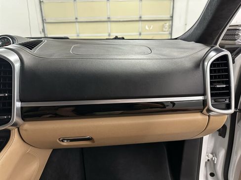 Used 2014 Porsche Cayenne Turbo AWD/4WD image 36