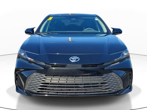 Used 2025 Toyota Camry LE FWD image 2