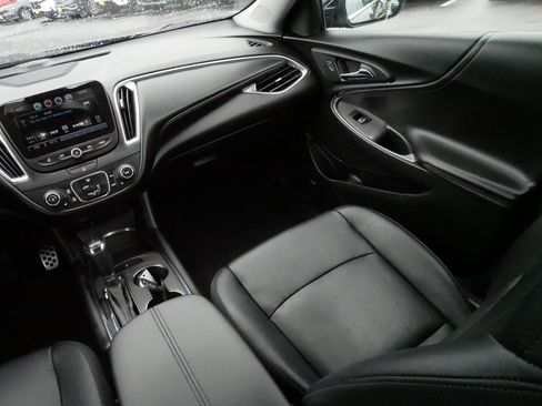 Used 2017 Chevrolet Malibu LT w/ Leather Package FWD image 11