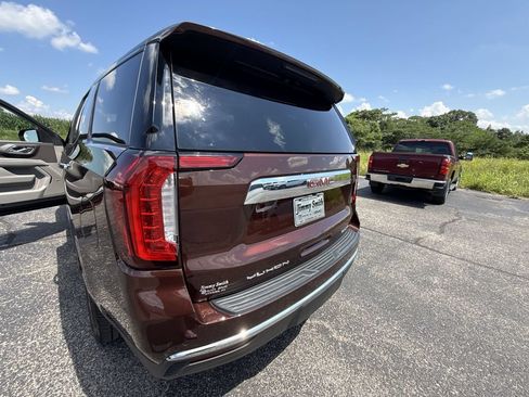 Certified 2022 GMC Yukon SLT w/ SLT Luxury Package AWD/4WD image 33