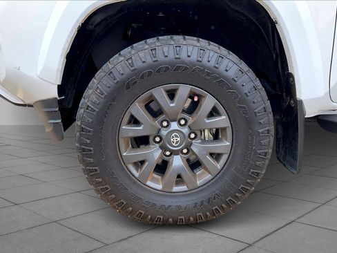 Used 2023 Toyota Tacoma SR5 RWD image 11
